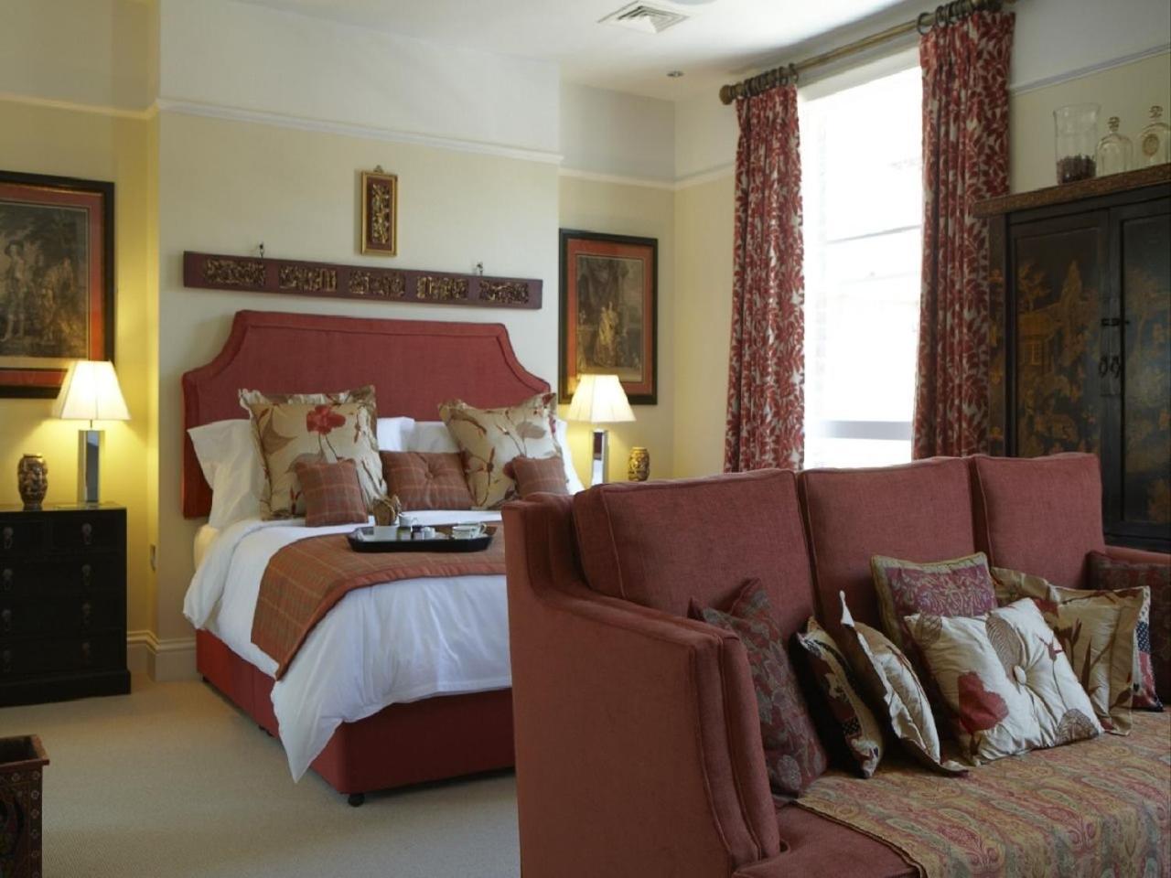 Gilbey'S Bar, Restaurant & Townhouse Bed & Breakfast Windsor Room photo